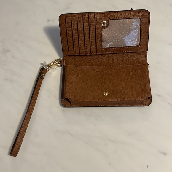 New Michael Kors wristlet - Picture 2 of 4